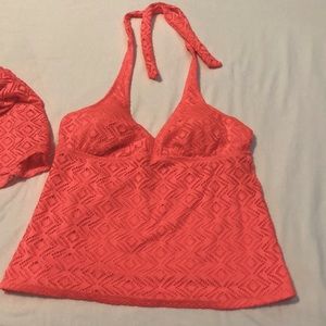 Women’s 2 pce swimsuit with skirt. Top is Large 12/14, Bottoms are Medium 8/10.